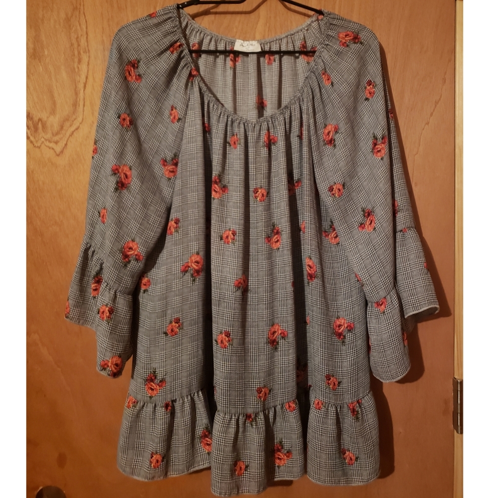 Free Kisses Plus Size 2x Top Rose Black White